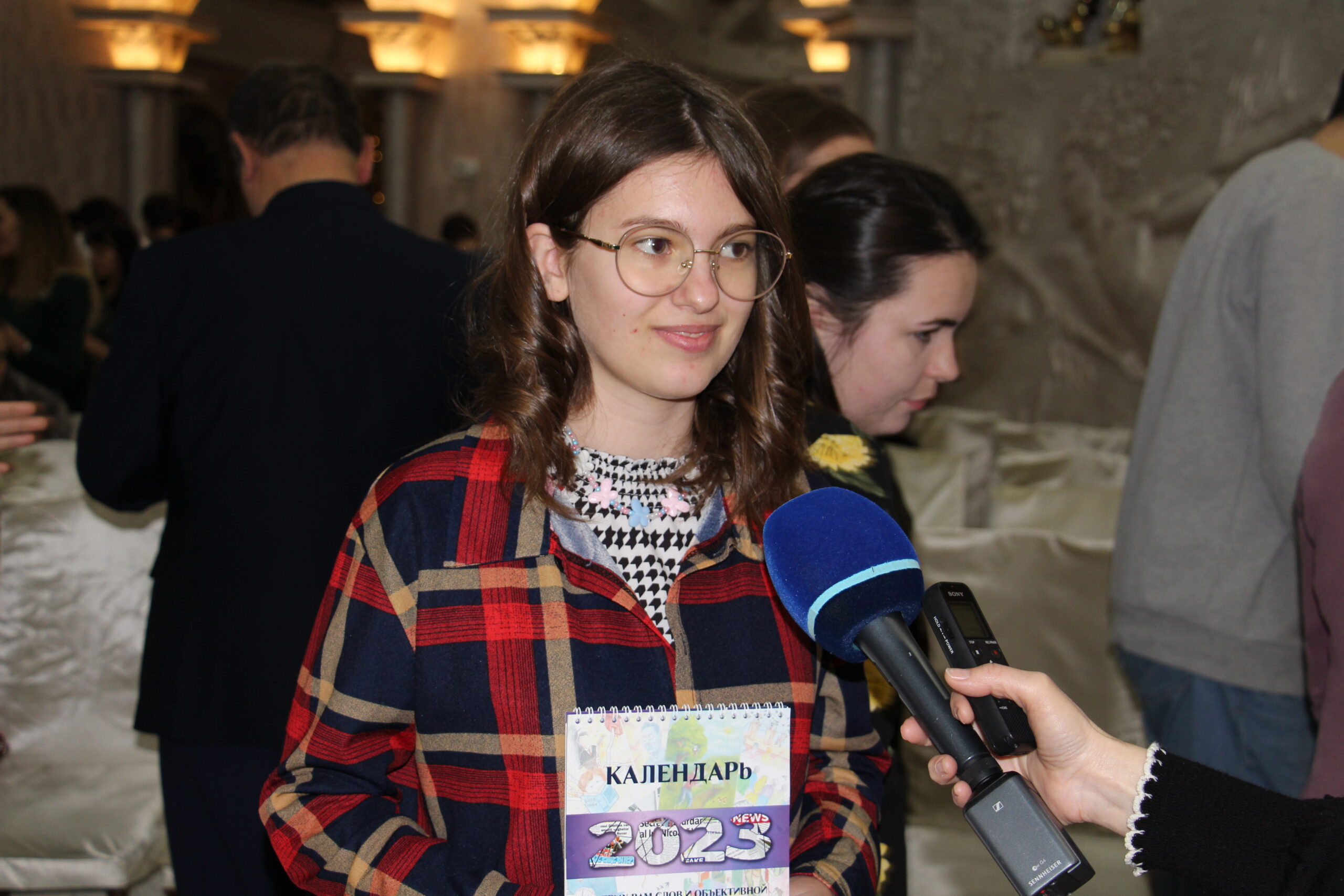 ПУ Гимназия с.Бешгиоз поздравляет ученицу 9 класса Сеиз Снежану