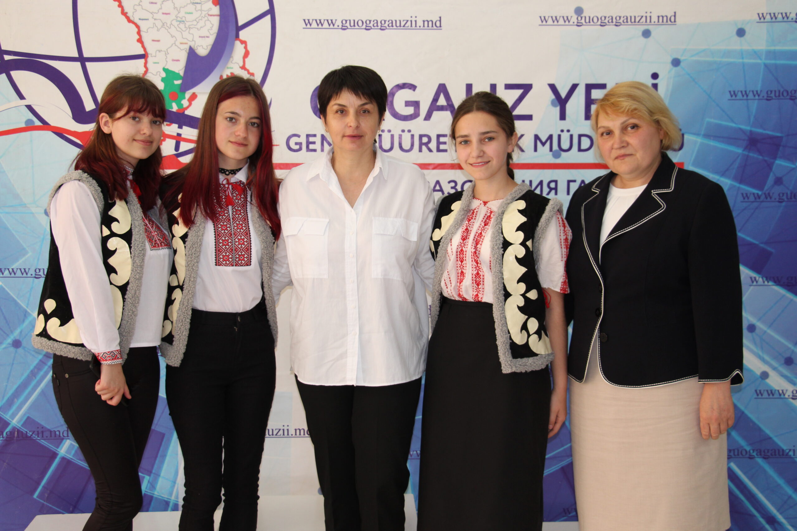 Церемония награждения гимназистов с.Бешгиоз, занявших призовые места в региональных олимпиадах.